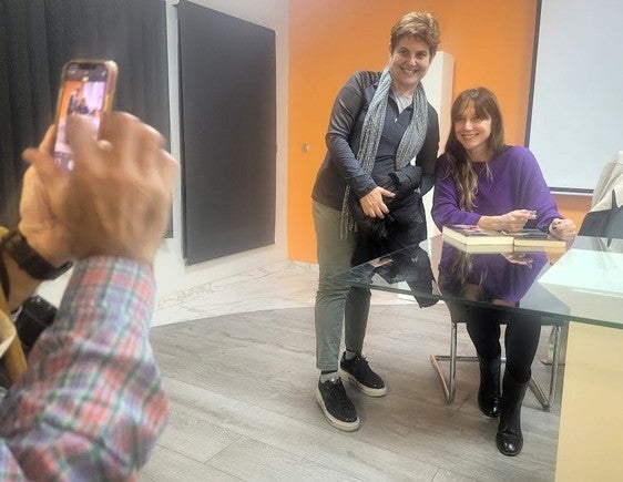 La escritora Laura Ferrero fascina con sus historias y vivencias