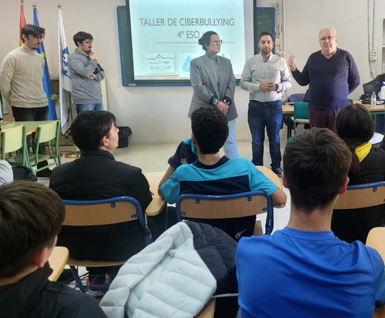 Unos talleres enseñarán a jóvenes y familiares sobre prácticas en ciberseguridad