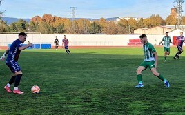 El local Darío tratra de progresar ante la oposición de un contrario.