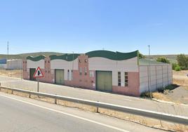 Naves que se quieren alquilar.