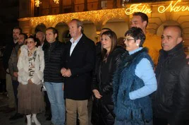 El alcalde y los concejales durante el encendido del alumbrado el pasado viernes.