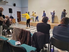 Coreografía a cargo de residente del Centro de Discapacitados Virgen de la Cabeza.