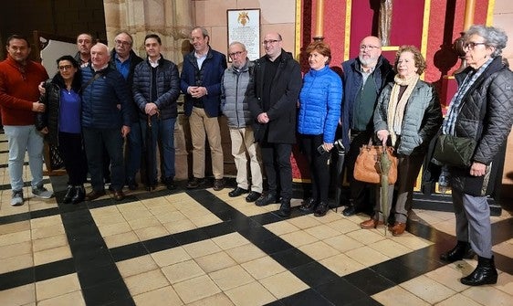 Una placa en la iglesia de Santa María ubica la sepultura de Pedro de Escavias