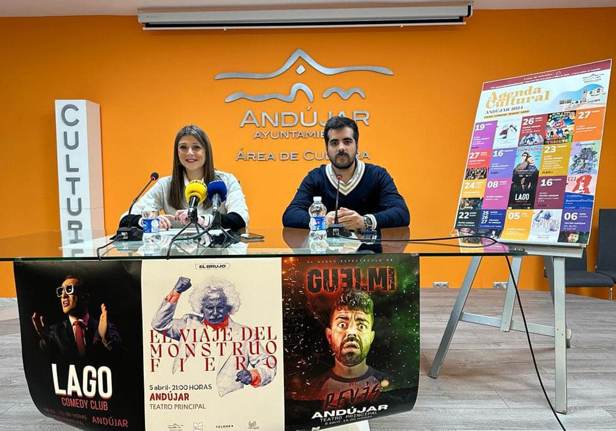 Presentaciónde las actividades a cargo de Azucena Cepedello y el coordinador Juan Alcaraz.