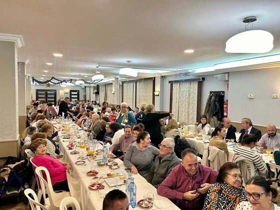 Participantes en la actividad junto al alcalde.