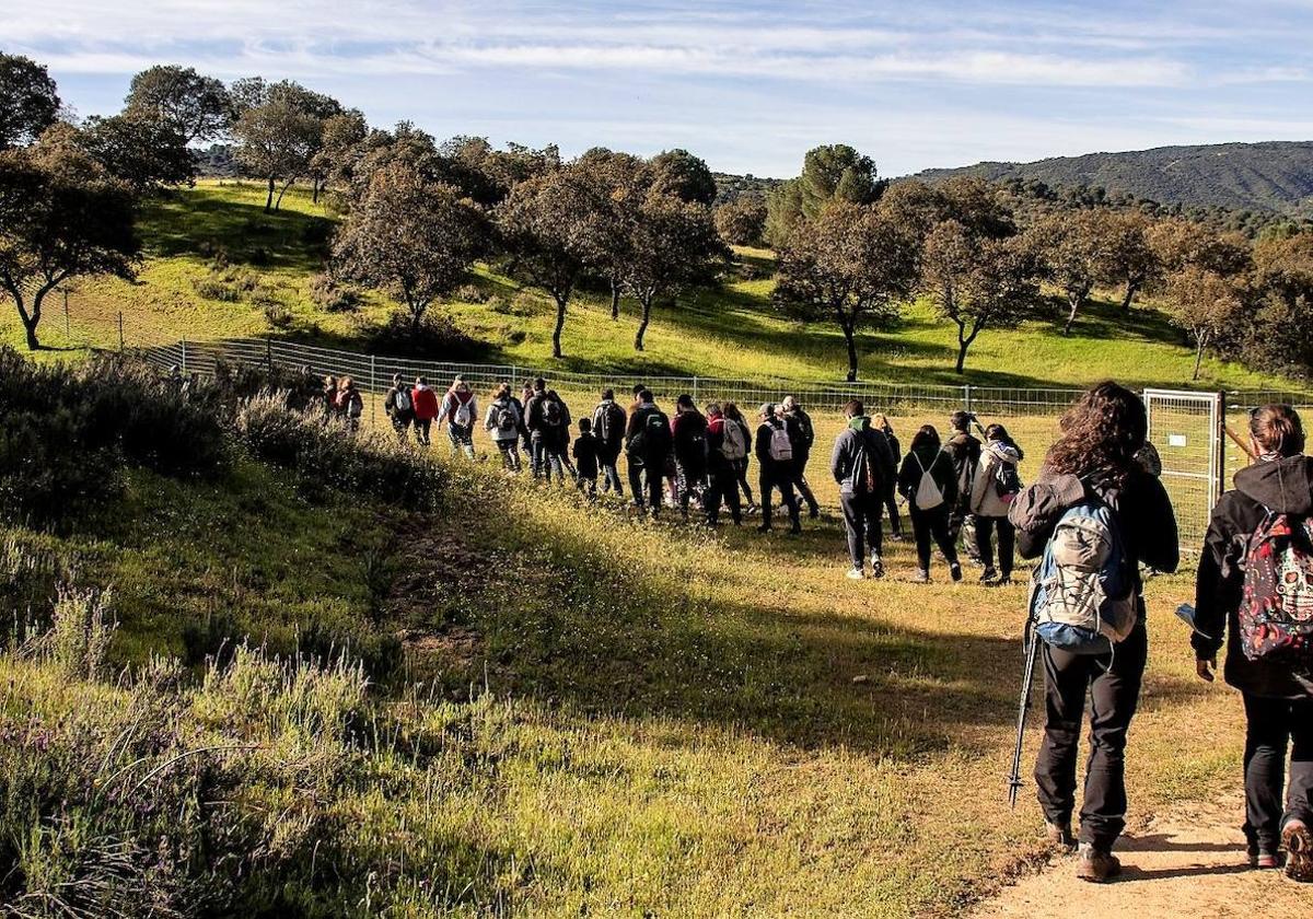 Ruta por la serranía andujareña organizada por la asociación Ameco para pedir la permeabilización del parque natural.