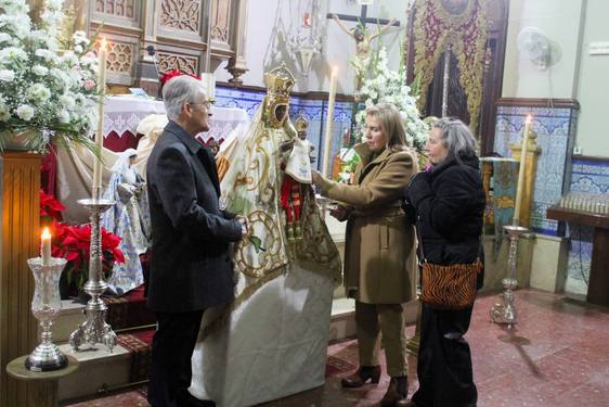 La ciudadanía venera a su 'Morenita', también por Navidad