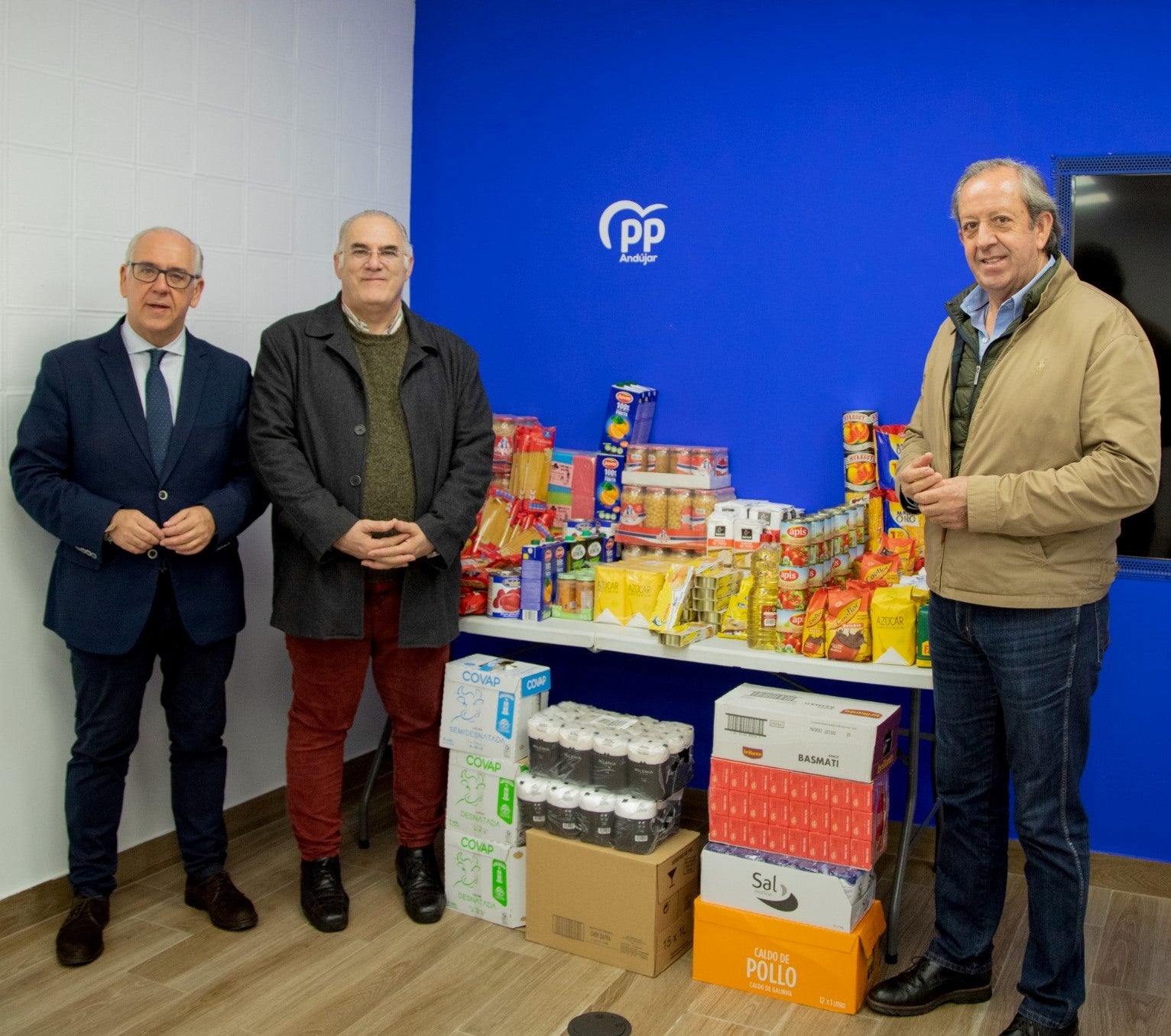 El PP apoya en su campaña navideña a personas necesitadas