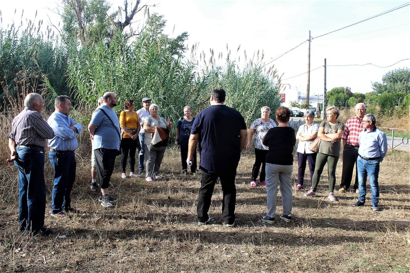 Reunión de vecinos con responsables municipales en octubre para pedir soluciones. 