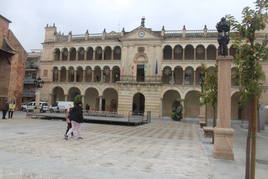 Vista panorámica del Ayuntamiento de Andújar.