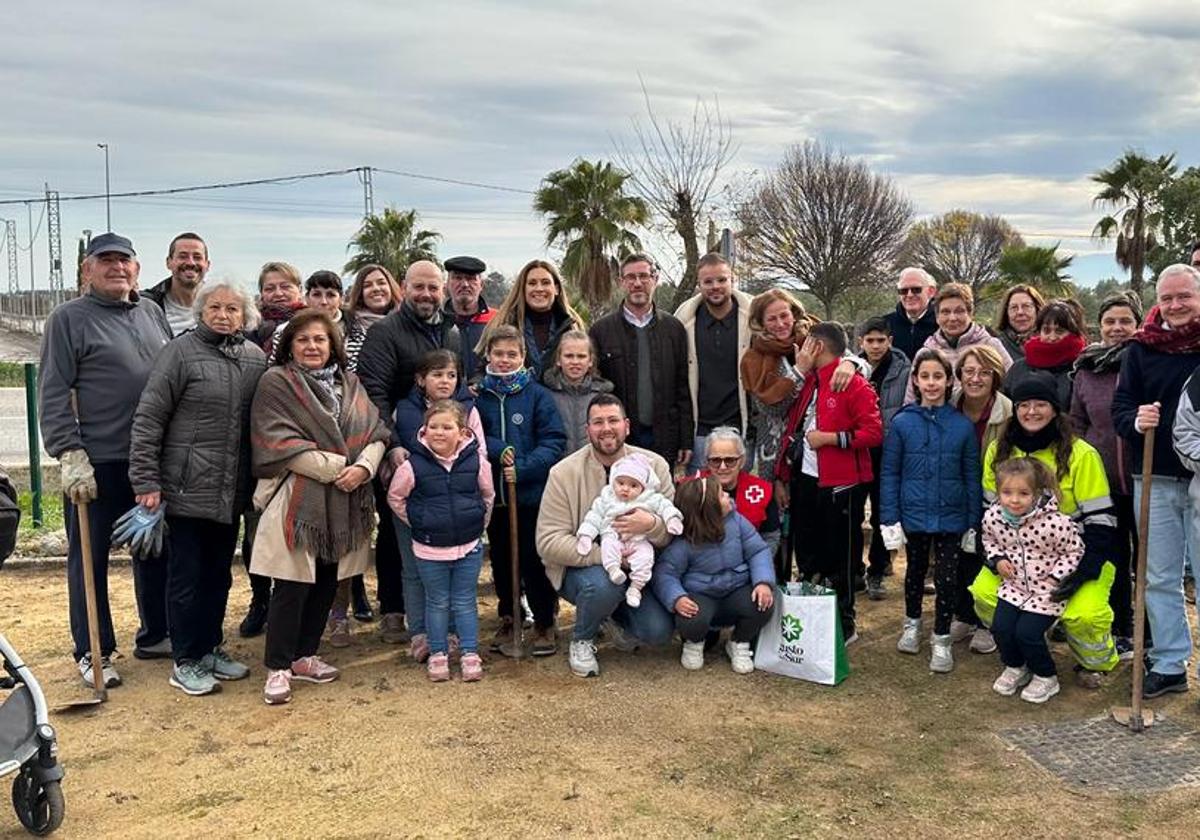 Participantes en la campaña de plantación.