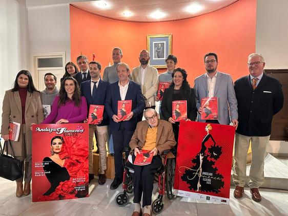 Representantes de las firmas e instituciones implicadas en la organización de Andújar Flamenca hoy en la presentación
