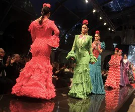 Modelos enseñan las últimas tendencias en la pasada edición de Andújar Flamenca.