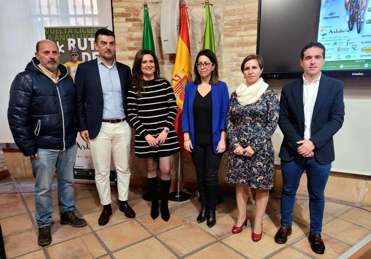 Autoridades en el acto de presentación.