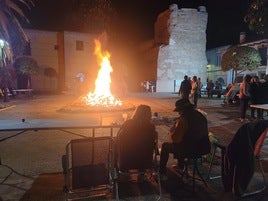 Convivencia en la candela del casco histórico en el Altozano La Marquesa.