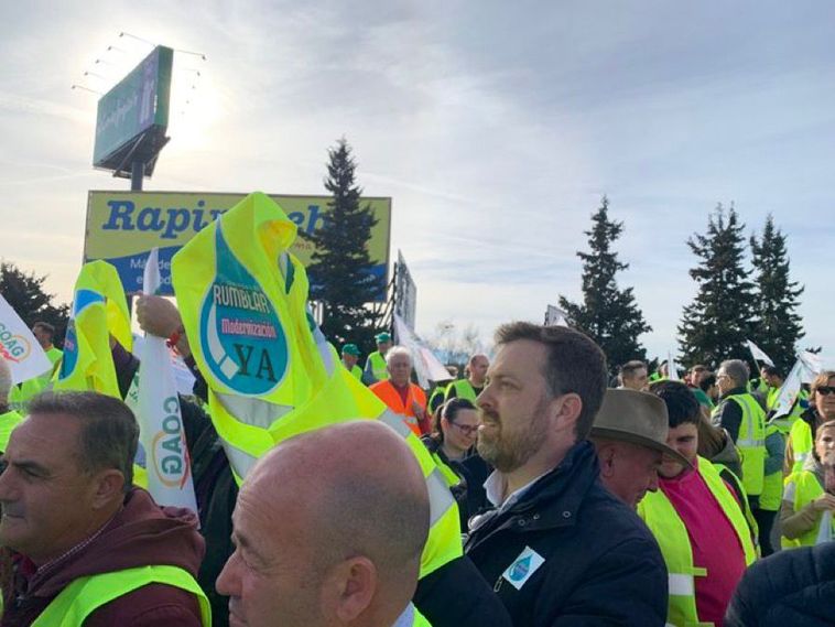 El concejal de Agricultura de Andújar, Luis Villa, se une a las protestas de los agricultores