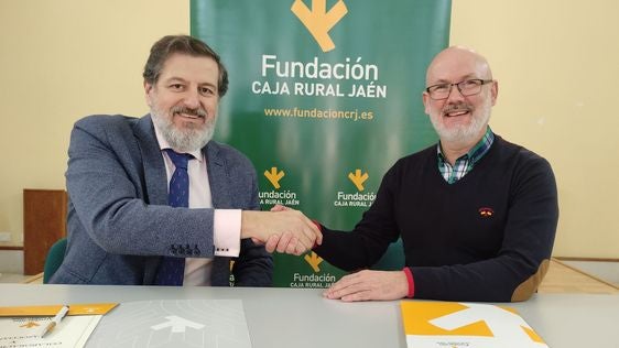 Luis Jesús García-Lomas y Diego Mercado sellan el acuerdo.