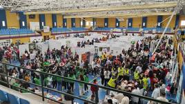 Visitantes al salón del estudiante.