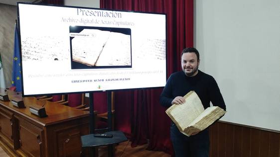 Marmolejo digitaliza las actas capitulares municipales