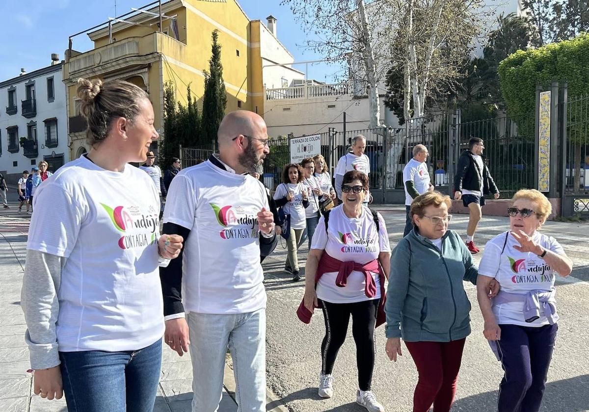 Más de 800 personas participan en la marcha por la salud en Andújar