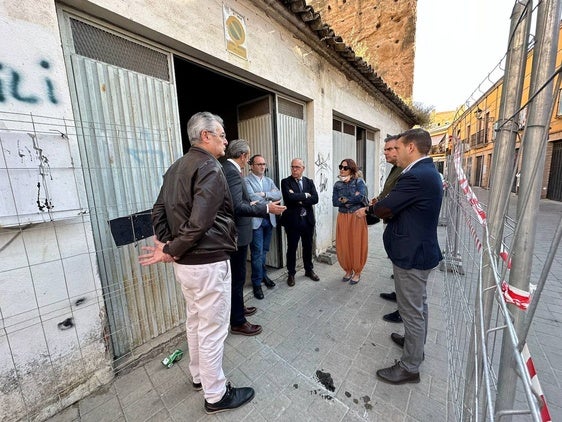 Arranca la demolición de las cocheras de las murallas árabes de Andújar