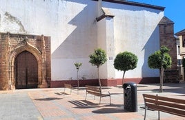 Parte trasera de la antigua iglesia de Santiago.