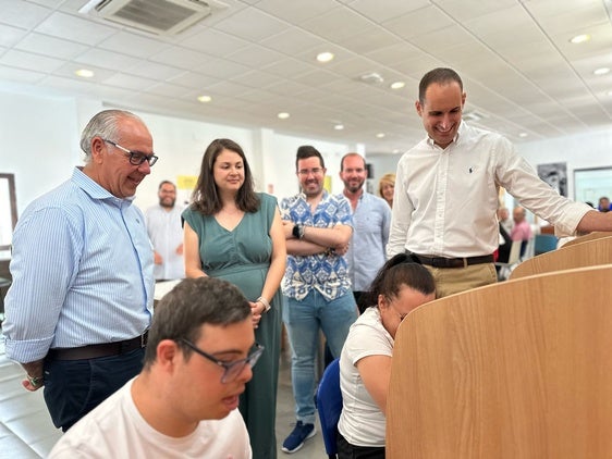 Jesús Estrella y Juan Latorre contemplan las evoluciones de los usuarios.