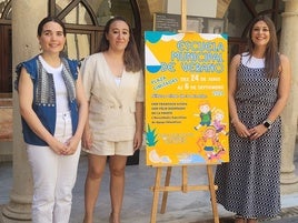 Cristina Segado, Rocío Morcillo y Azucena Cepedello, ayer en Don Gome.