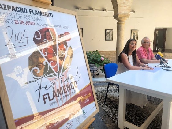 Azucena Cepedello y Antonio Gómez, ayer en la presentación.