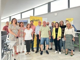 ESTRELLA CON EL ALCALDE, Y LOS RESPONSABLES DEL CENTRO.