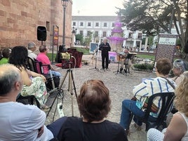 Juan José González, presidente de Anduxar, durante la presentación del acto.