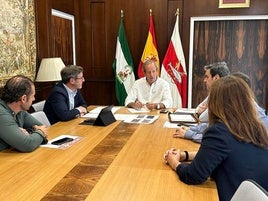 Miguel Contreras en su reunión en el Ayuntamiento de Andújar..