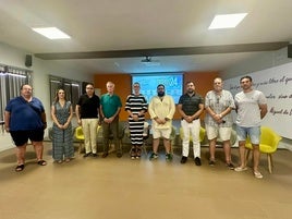 María José Fuentes con representantes de los clubes andujareños.