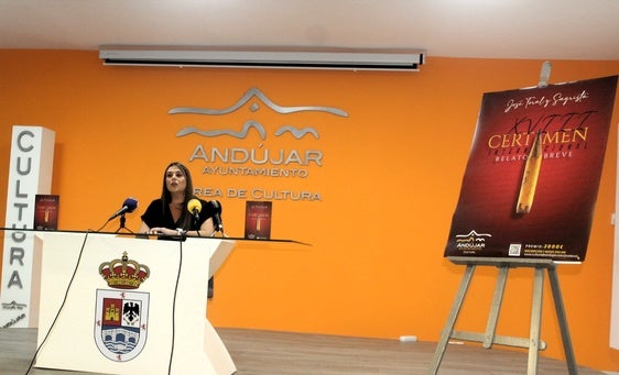 Azucena Cepedello durante la presentación del certamen.