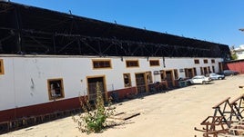 ESTADO EN LAS QUE HAN QUEDADO LAS NAVES DE LA SAFA CARBONIZADAS POR EL FUEGO