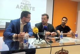 Francisco Javier Lozano, Luis Villa, y Juan Carlos Martínez, en el transcurso de la reunión.