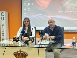 Azucena Cepedello y Antonio Gómez en la presentación.