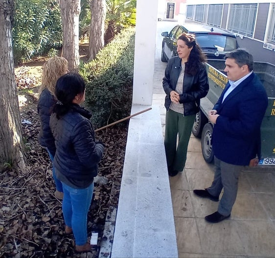 LA DELEGADA Y MANUEL LOZANO CONTEMPLAN ACTUACIONES EN MARMOLEJO.
