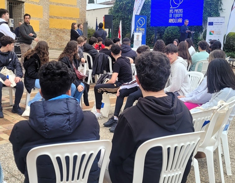 Jóvenes estudiantes de la ciudad y de Baena conocen los valores de Europa