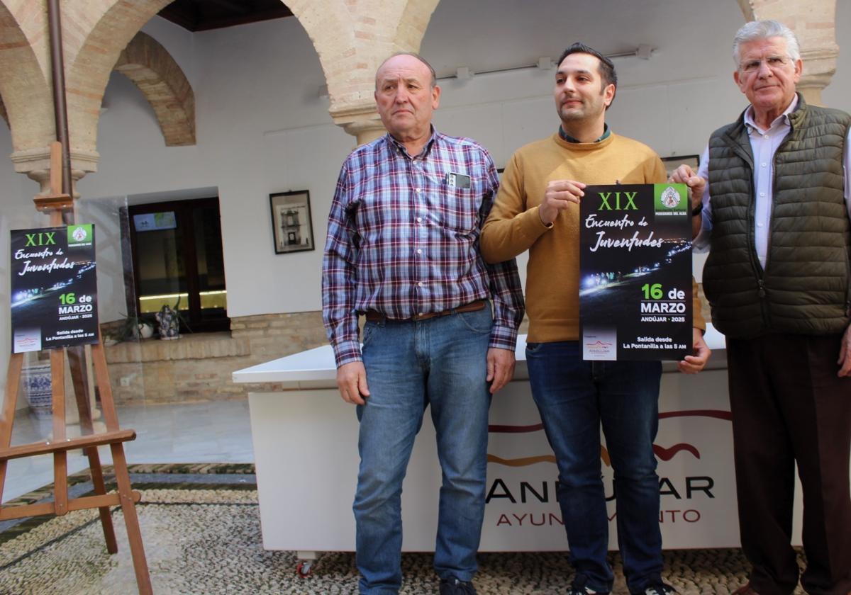 PRESENTACIÓN DEL CARTEL POR PARTE DEL AYUNTAMIENTO Y PEREGRINOS DEL ALBA.