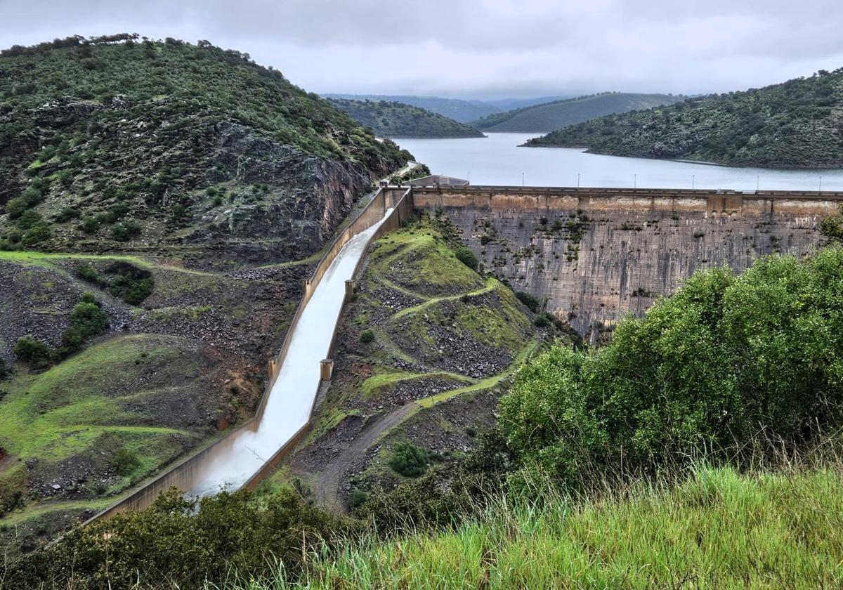 Situación actual del pantano, que ya ha empezado a aliviar agua. rafael delgado