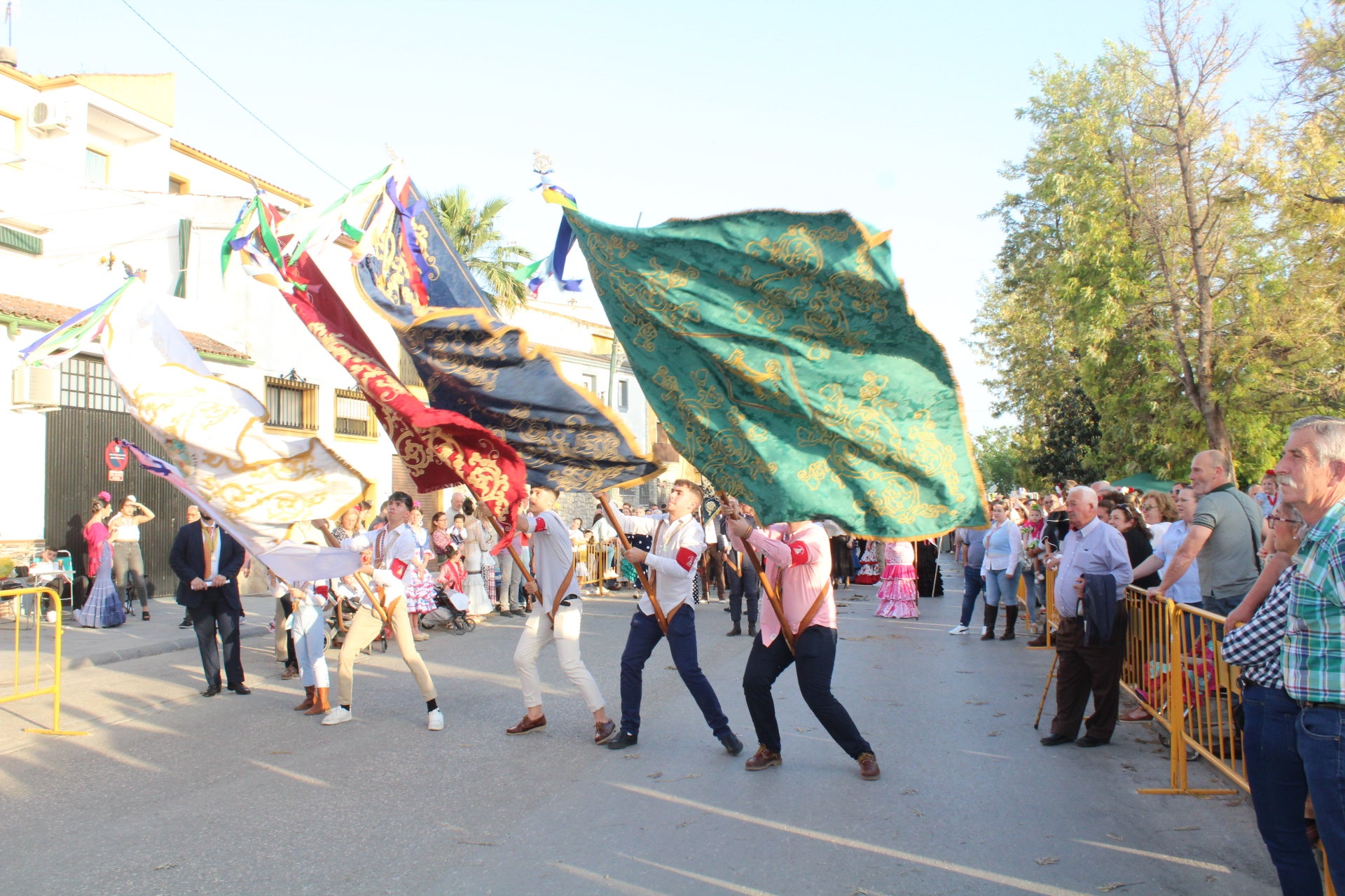 Las imágenes de la recepción de las hermandades en Andújar