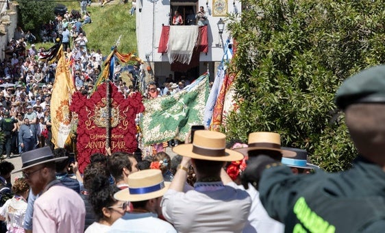 La unión administrativa y el civismo de los devotos, claves del éxito de la romería