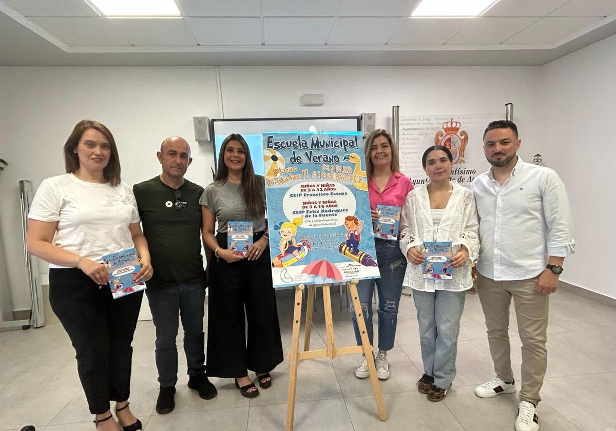 FOTO DE FAMILIA DE LOS REPRESENTANTES DE LAS INSTITUCIONES IMPLICADAS.