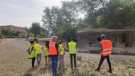Integrantes de la expedición durante su visita a la zona.