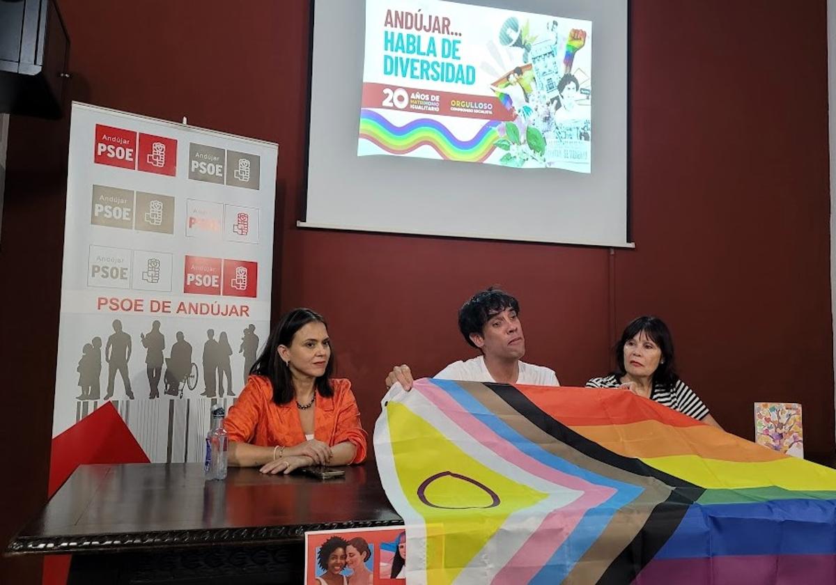 Nines Díaz, Pablo Orellana y Micaela Navarro en el acto.