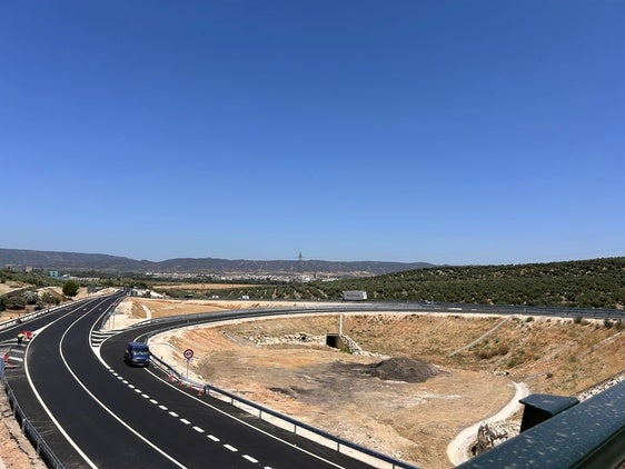Abierto al tráfico el enlace de la A-305 con la A-311 tras finalizar las obras