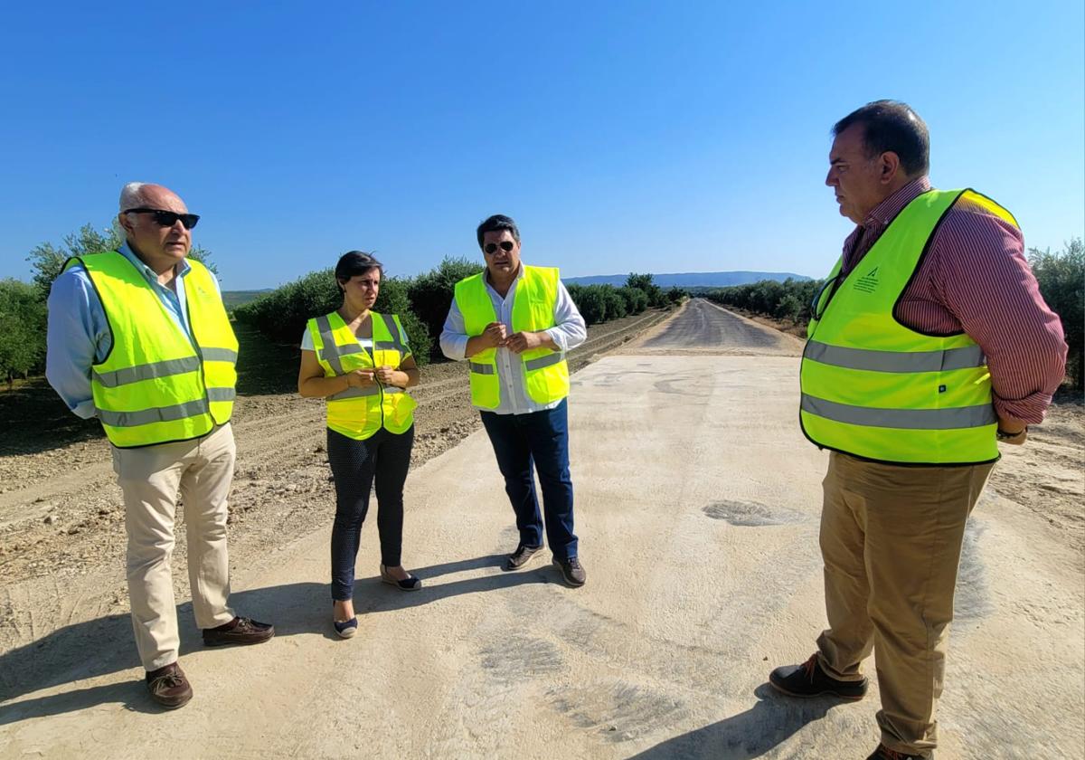 DSOLEDAD ARANDA HOY EN LAS OBRAS, JUNTO CON EL ALCALDE, MANJEL LOZANO.