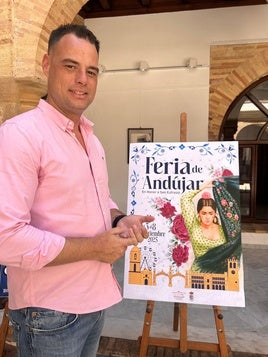 ANTONJO TORRES POSA CON EL CARTEL Y ACTUACIÓN DE ANTOÑITO MOLINA.