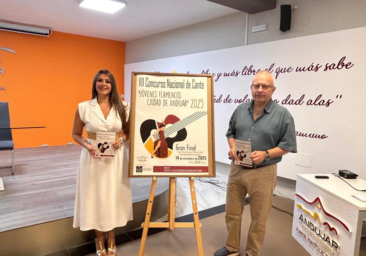 AZUCENA CEPEDELLO Y ANTONIO GÓMEZ EN LA PRESENTACIÓN DEL CARTEL.